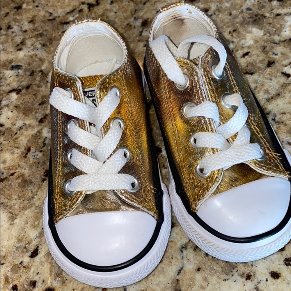 EUC GOLD SHIMMER CONVERSE SIZE 5